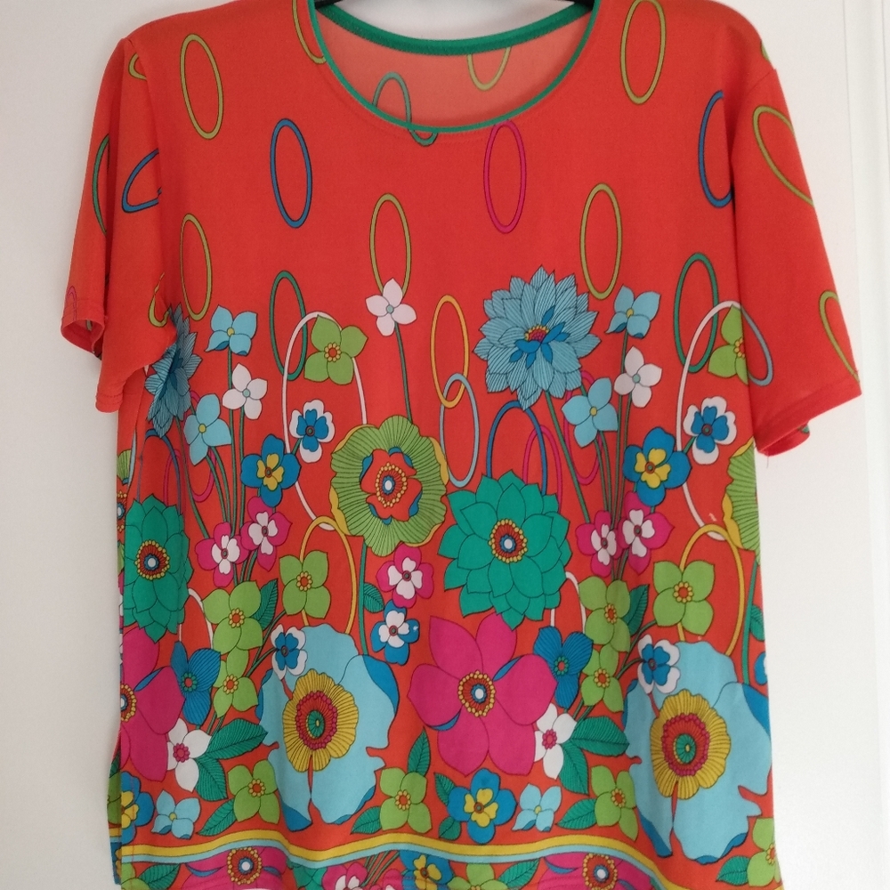 Women's colorful summer top sz M-L